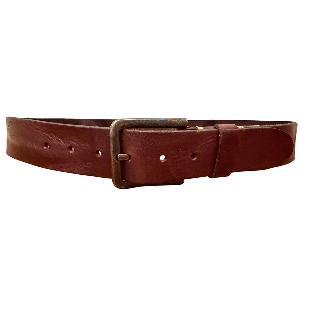 Classic Men’s Brown Leather Belt with Brass-Tone Buckle